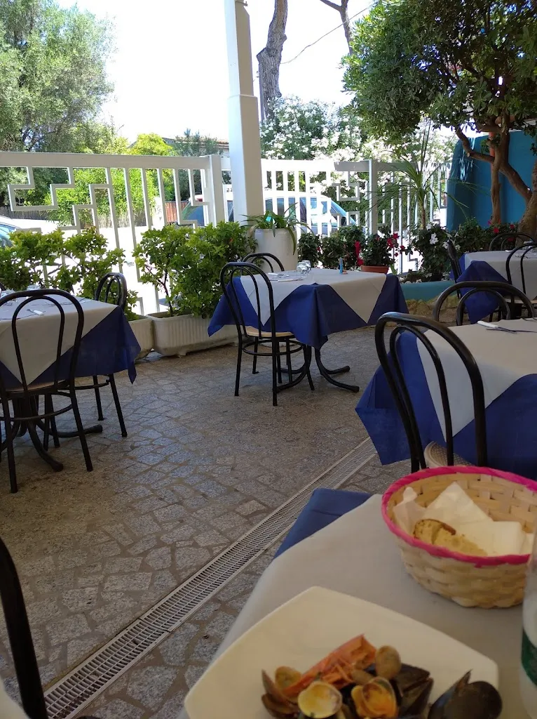 La Baia Del Pescatore/ L'oasi del pescatore restaurant in San Felice
