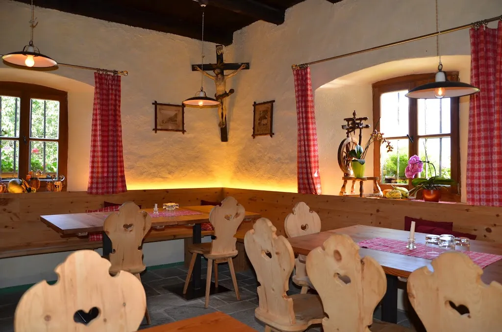 Agriturismo Gschlössler restaurant in Sciaves