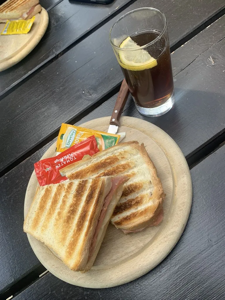 Pavla Fusek_Meggima am See - Bar Restaurant Pizzeria_Selva dei Molini_review