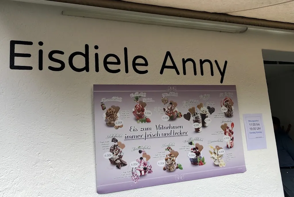 Petra Lechner_Eisdiele Anny_Scena - Schenna_avis