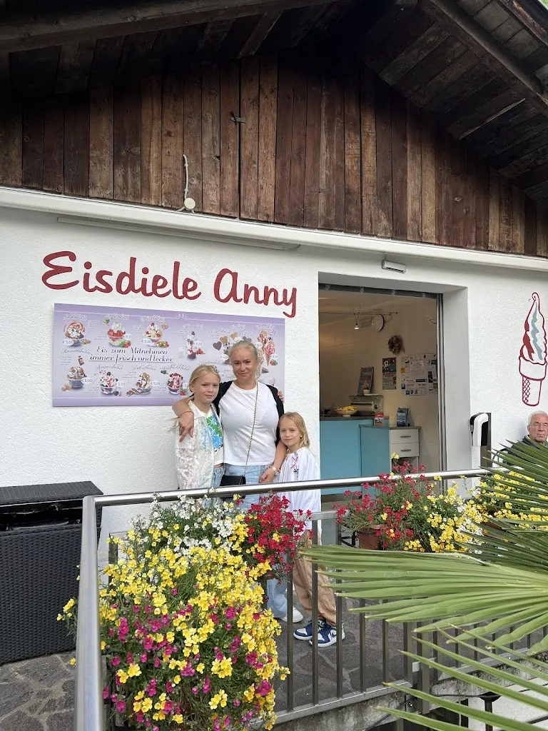 German Starkin_Eisdiele Anny_Scena - Schenna_avis