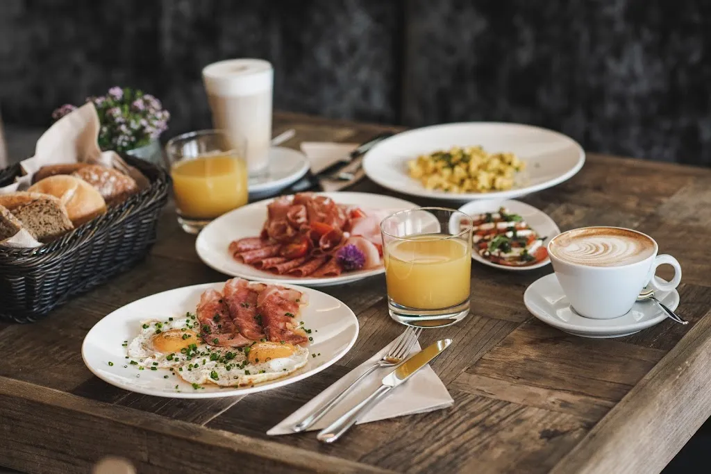 Café Bistro Emmi_Scena - Schenna_slider_image_2