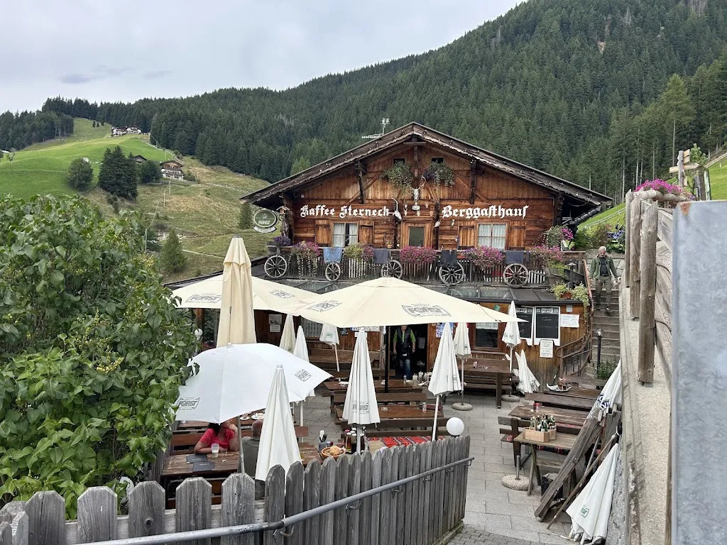 Zera Ong_Zum Gustl_Scena - Schenna_review