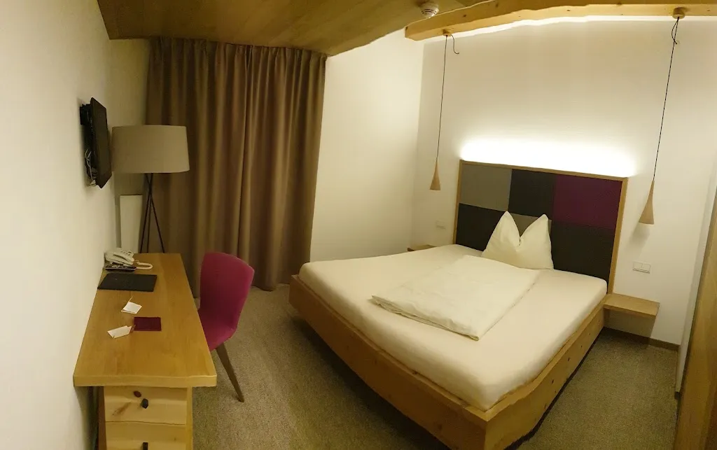 Cenk Tekin SONAR MAKİNA_Hotel Gasthof Höllriegl_Sarentino_review