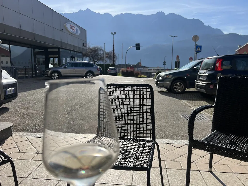 Matthew Montibeler_Bar Incontri di Nikolina_Strigno_review