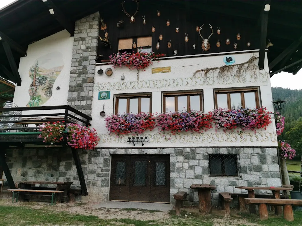 Ristorante Laghetto restaurant in Telve