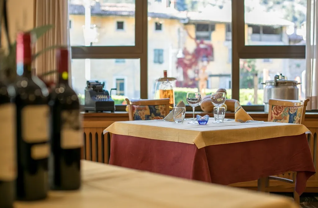 Ristorante Antica Croce - Carne Salada e piatti tipici - autentica cucina tradizionale di Tenno_Tenno_slider_image_1