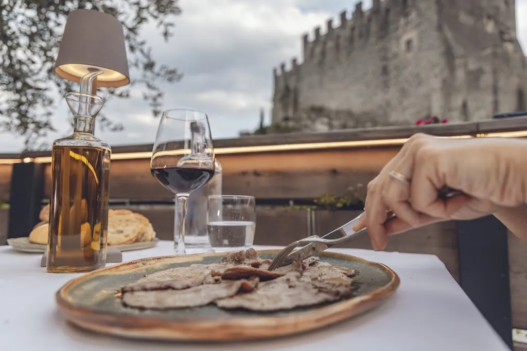 Ristorante Antica Croce - Carne Salada e piatti tipici - autentica cucina tradizionale di Tenno_Tenno_slider_image_2