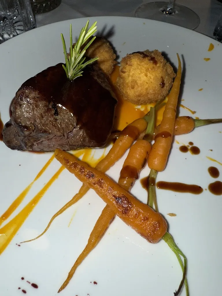 Ana Montilla_Luis Alm_Sesto_review