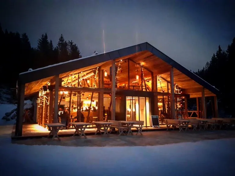 Pavlína Sasínkova_Zin Fux_Sesto_review