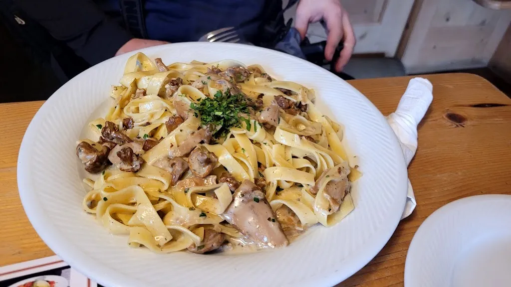 Maty Vasataky_Helmhanghütte_Sesto_review