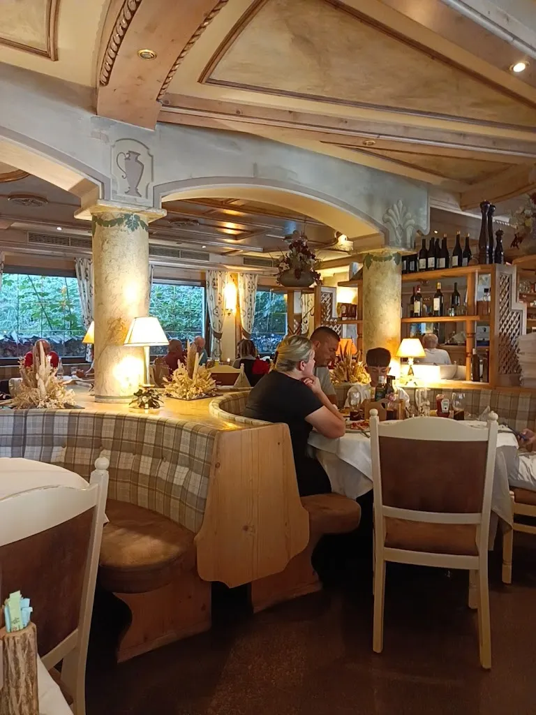 Pizzeria Martina restaurant in Sesto