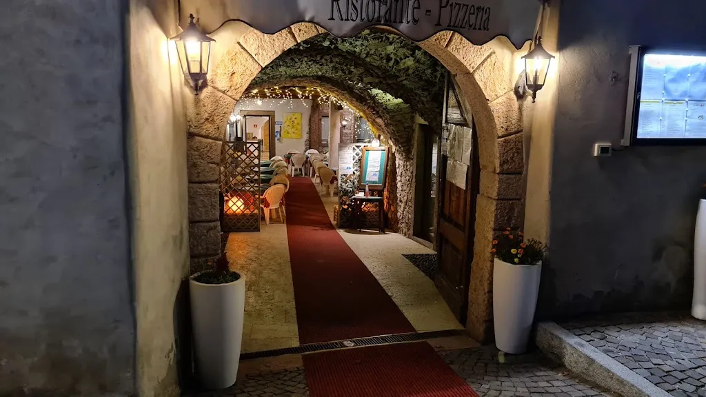 Pizzeria ristorante "Al Portico" restaurant in Terlago