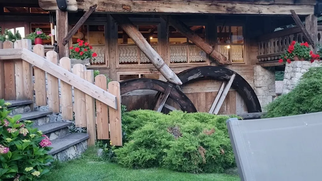 Elizabeth Hutton_Zur Mühle_Trodena_recensione