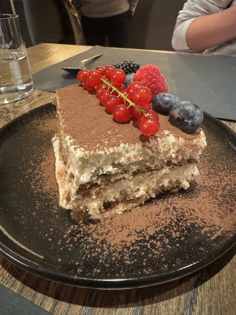 Bartosz Tomaszewski_Goldene Traube Tramin_Termeno_review