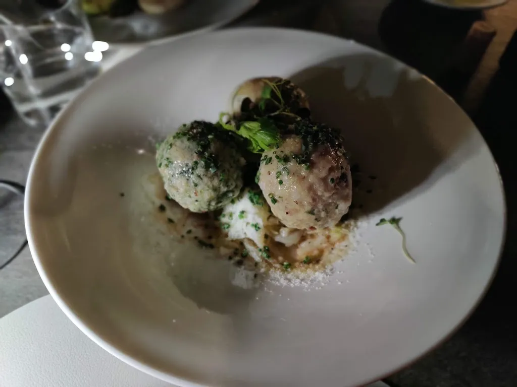 Andrea Grechi_Goldene Traube Tramin_Termeno_review