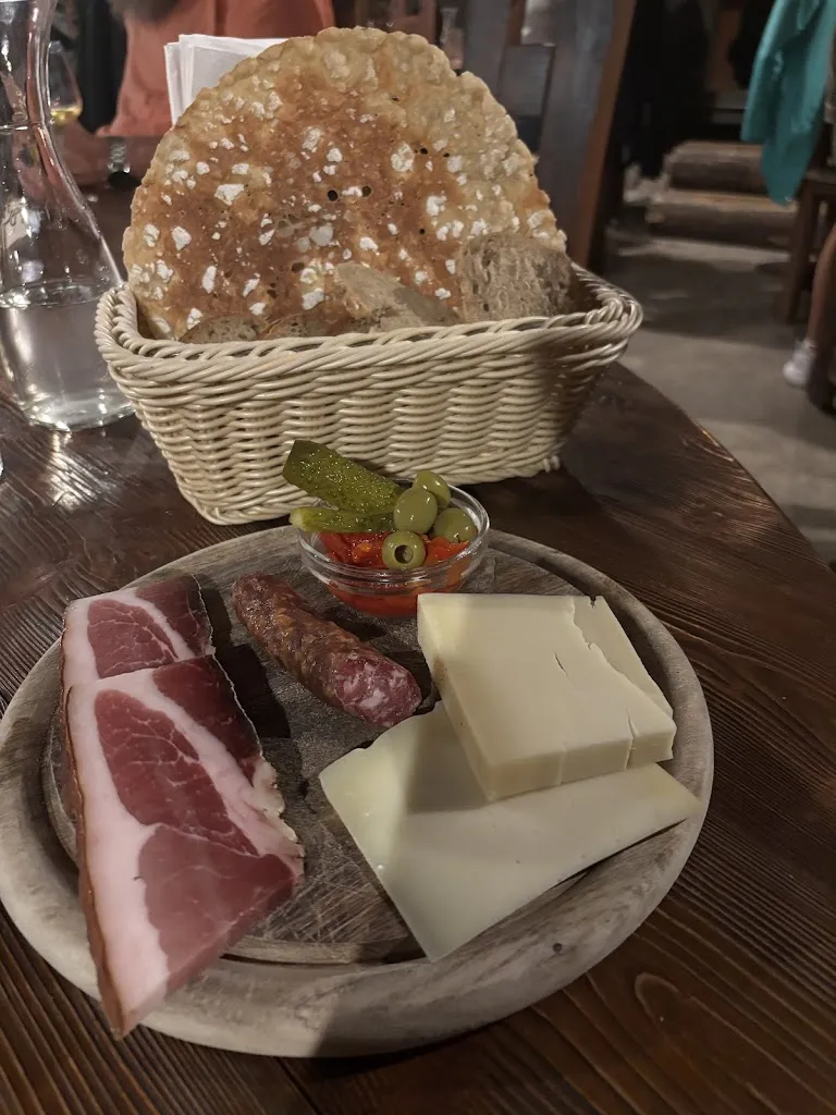 Nina B._Buschenschank Familie Gamper_Termeno_review