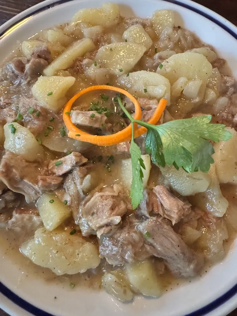 Burkhard Wolf Wilmes_Buschenschank Familie Gamper_Termeno_review