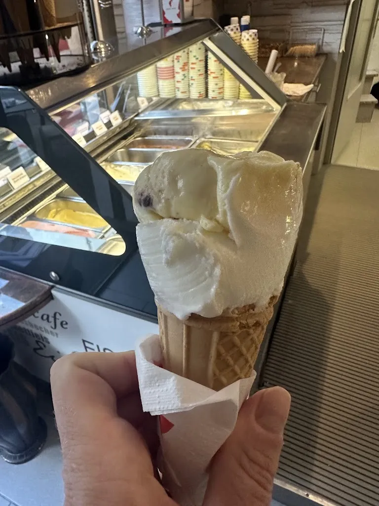 Max Weller_Cafe Obermaier_Termeno_review