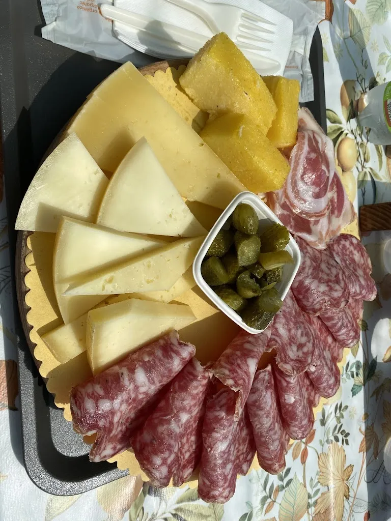 Giuliana Gentilin_Malga Streva Patrizia Dal Zotto_Vallarsa_review