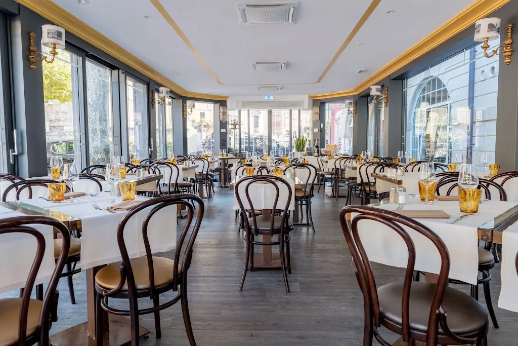 Victoria Grill_Varena_slider_image_1