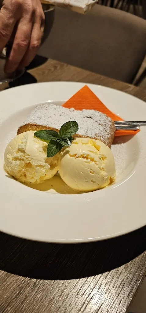 Marianne Farrington_Restaurant Seilbahn_Tirolo_review