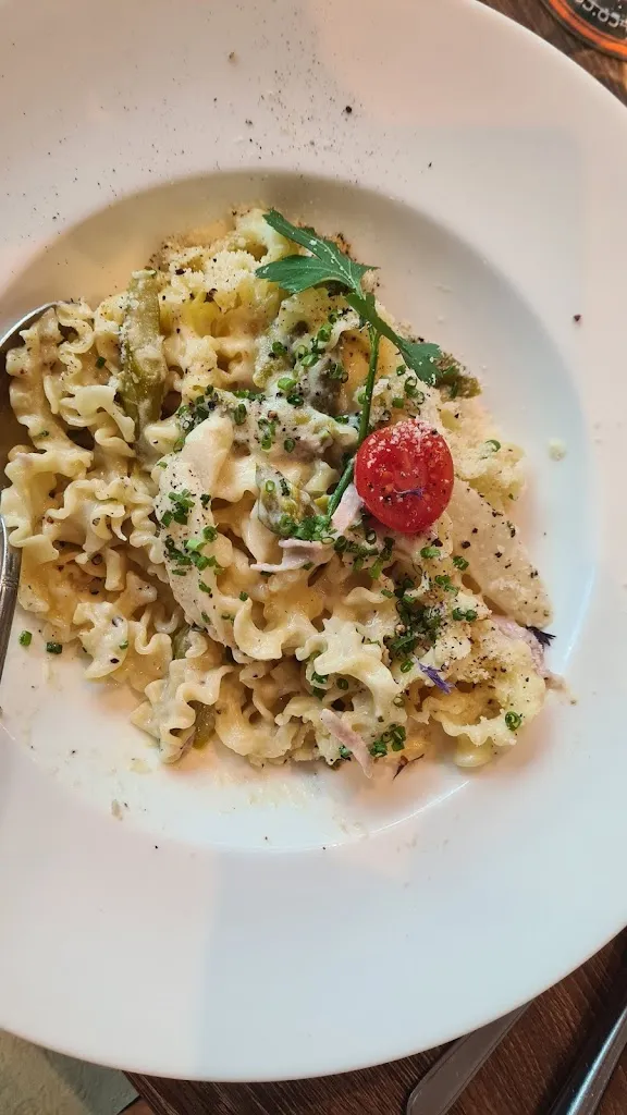 Uwe Wilhelm_Restaurant Seilbahn_Tirolo_review