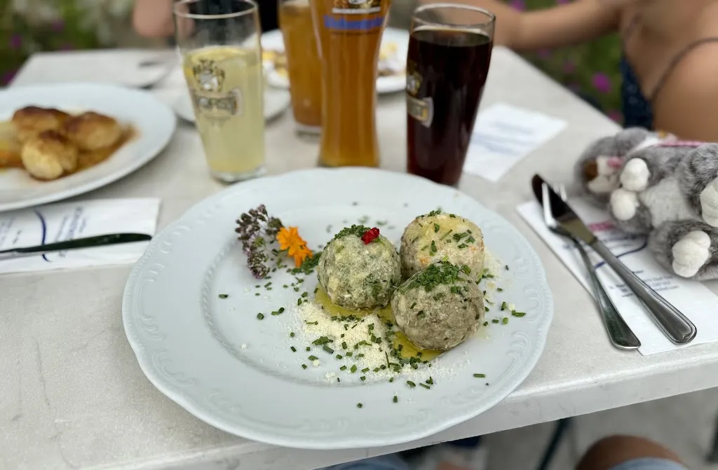 Kenny F._Schneeweisshof_Tirolo_review