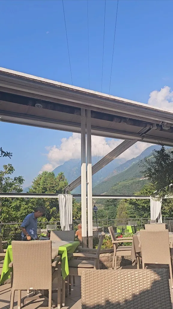 Maximilian B_Cafè Restaurant Unterweger_Tirolo_review