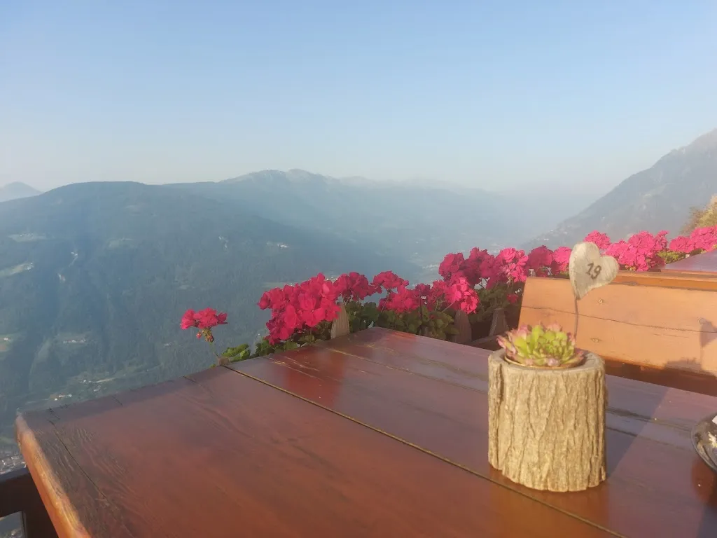 El Bailey_Gasthaus Steinegg_Tirolo_review