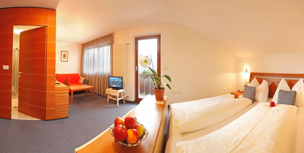 Tiroler Kreuz Restaurant Hotel Dorf Tirol_Tirolo_slider_image_2