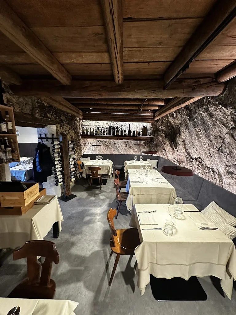 Felsenkeller restaurant in Tirolo