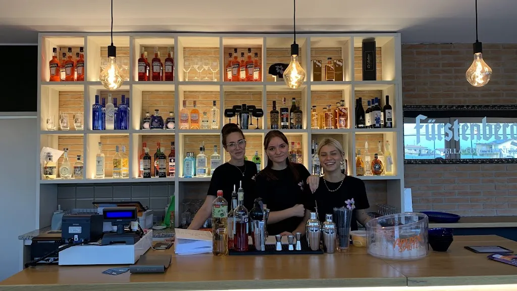 Mini Maxi restaurant in Verla