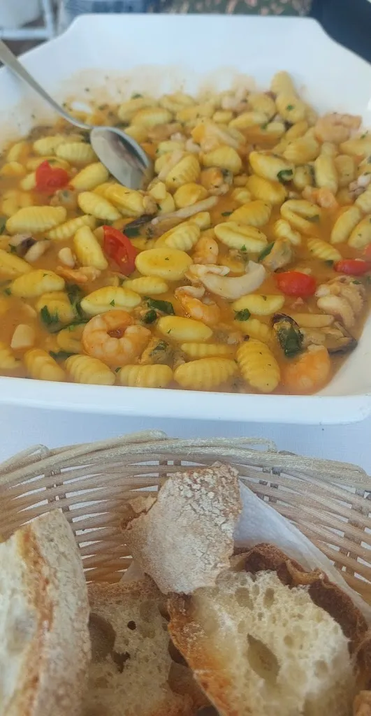 Emanuele La Cava_L'approdo_Manfredonia_review