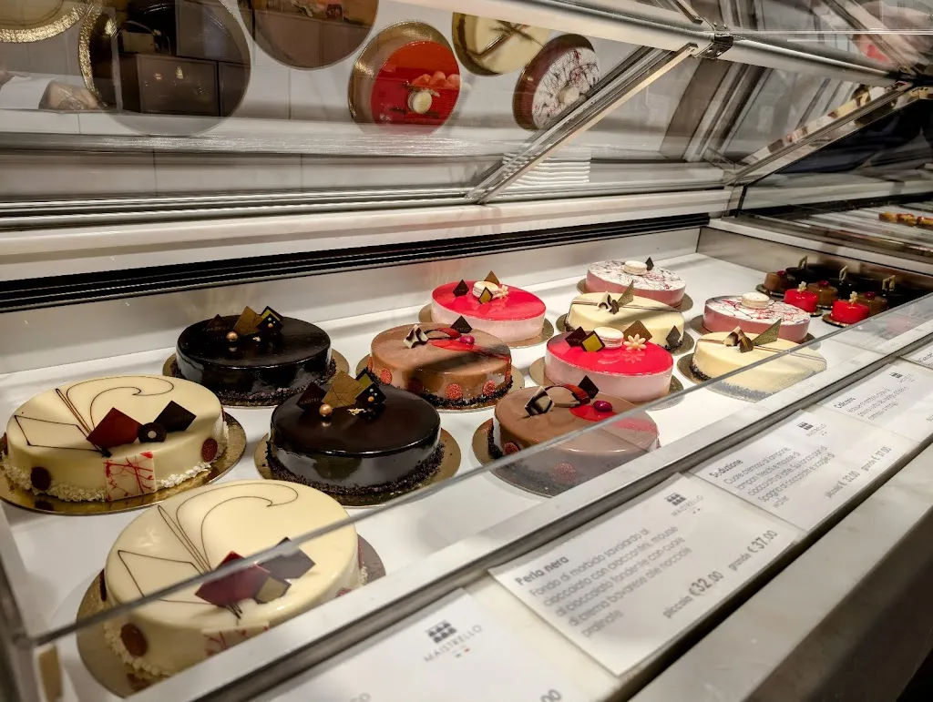 Maistrello Cafè restaurant in Verla