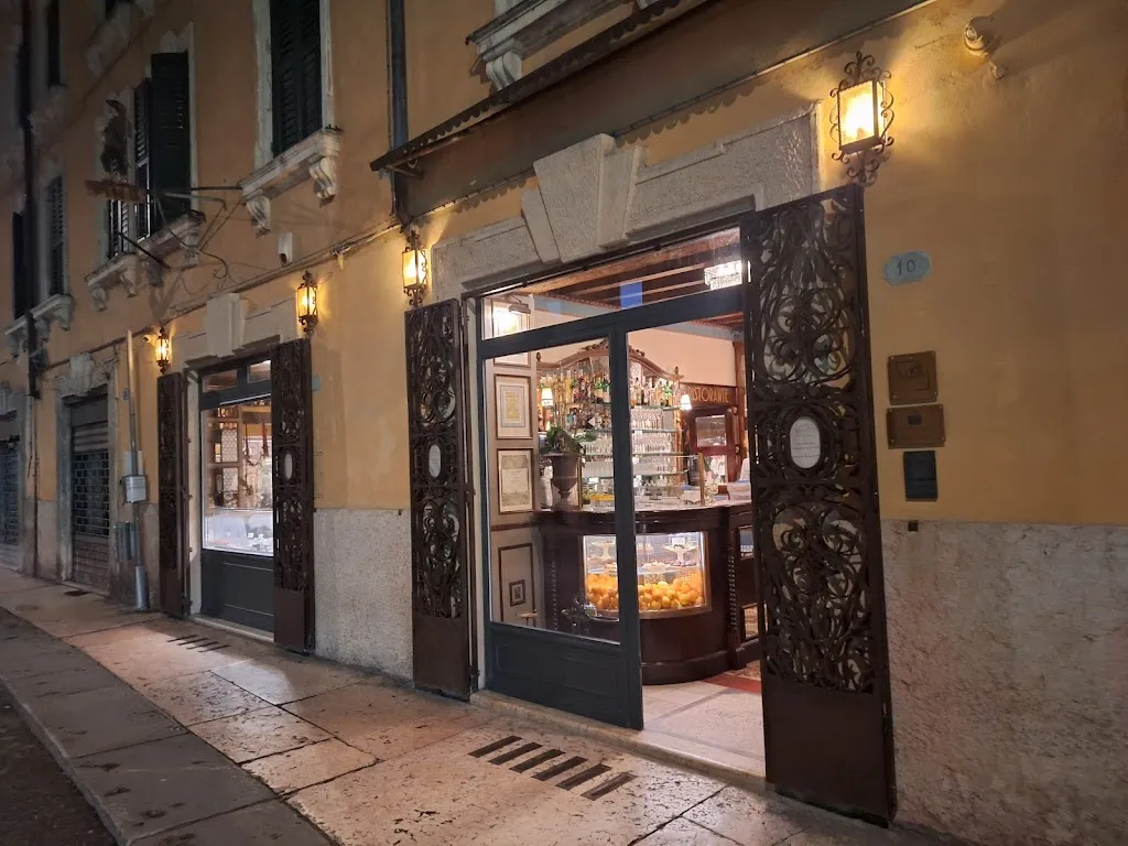 Café Carducci_Verano - Voeran_slider_image_3