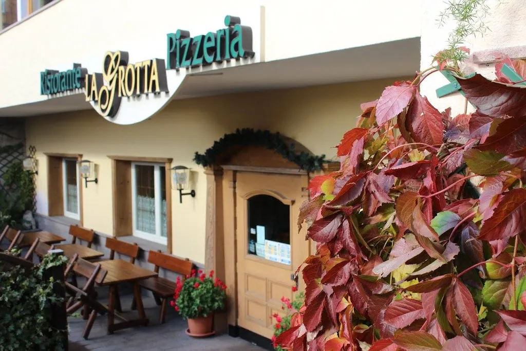 Pizzeria Ristorante La Grotta - Vigo di Fassa_Vigo di Fassa_slider_image_1