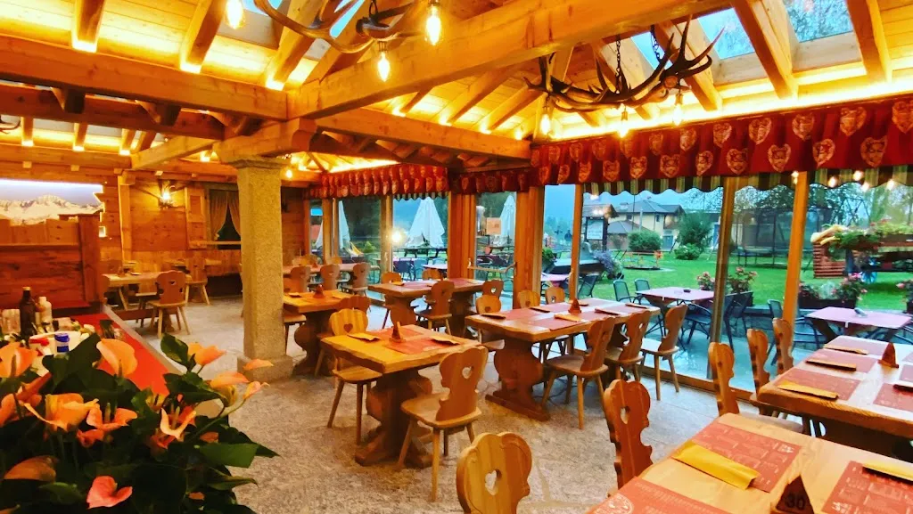 Ristorante Pizzeria Hotel Carè Alto_Villa Rendena_slider_image_1