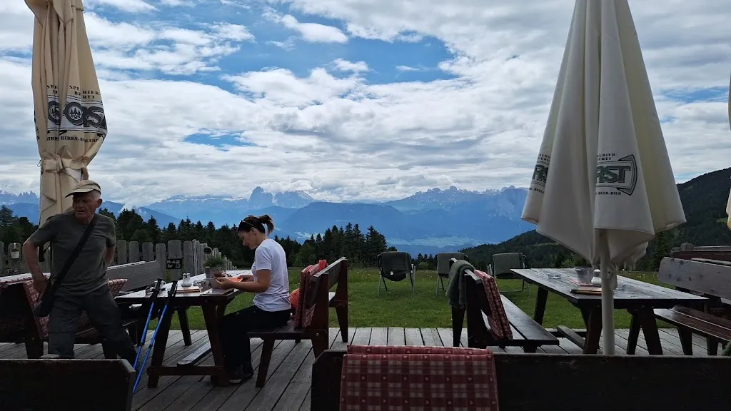 Ahmad Fahad_Mair in Plun Hütte_Villandro_review