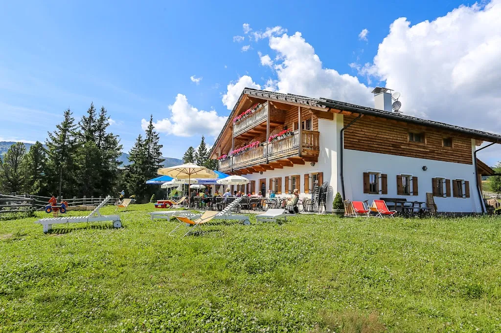 Gasser-Hütte_Villandro_slider_image_1