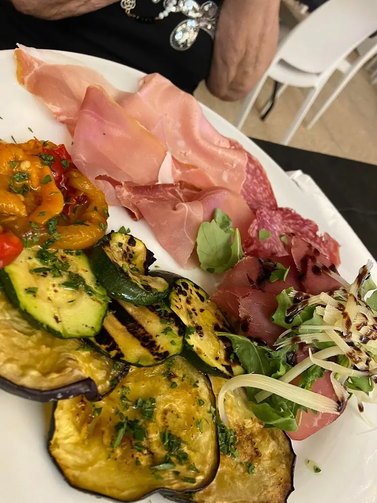 Rita La Torre_Al Molo 20_Manfredonia_review