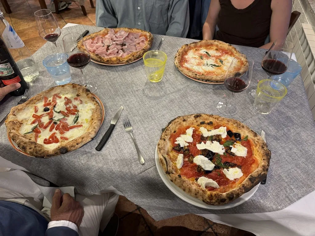 Caroline Pearce_Pizzeria La Reggia_Albiano Magra_review