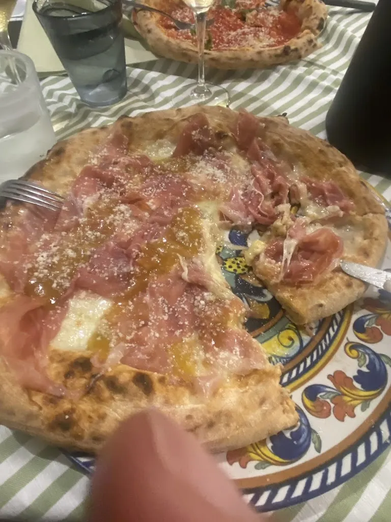 Adèle Guérin_Pizzeria La Reggia_Albiano Magra_review