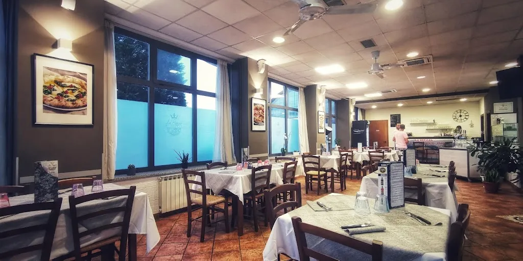 Pizzeria La Reggia restaurant in Albiano Magra