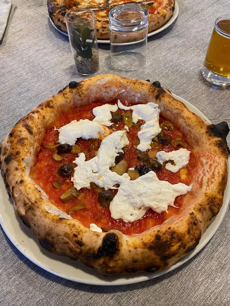 Pizzeria La Reggia_Albiano Magra_slider_image_3