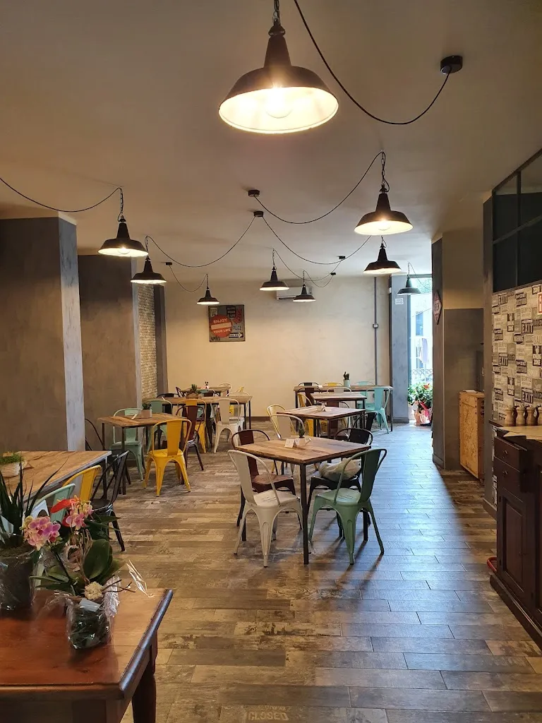 Pizzeria dal Moro restaurant in Albiano Magra