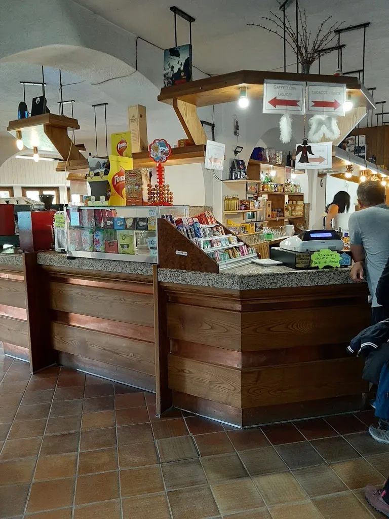 Le Refuge Terrace restaurant in Abetone