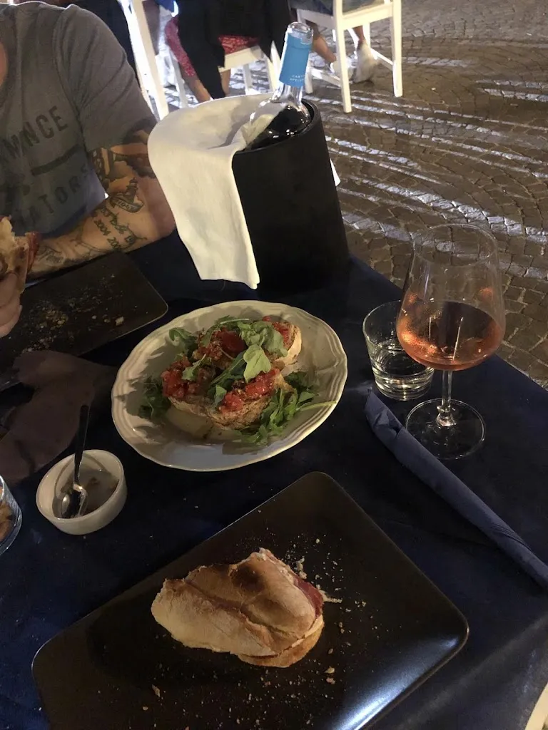 Nada Todic_Calice rosa_Manfredonia_review