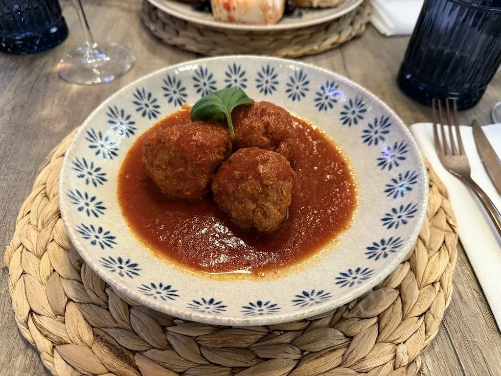 Alessandro De Laurentiis_Calice rosa_Manfredonia_review