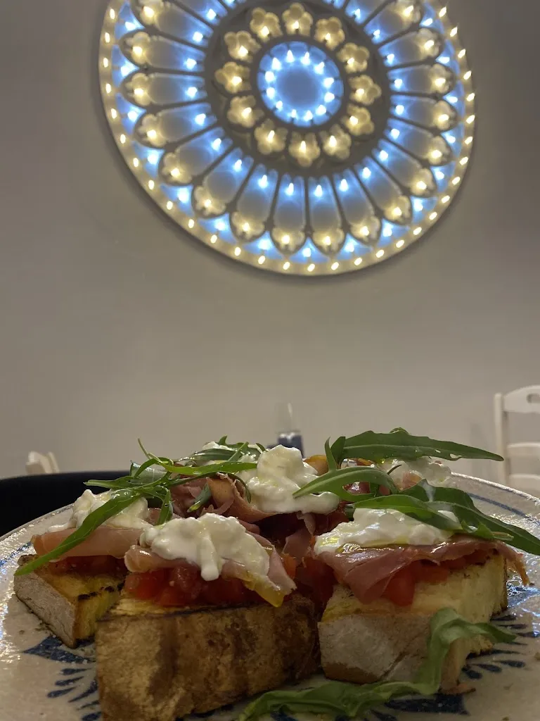 Tia Guerra_Calice rosa_Manfredonia_review